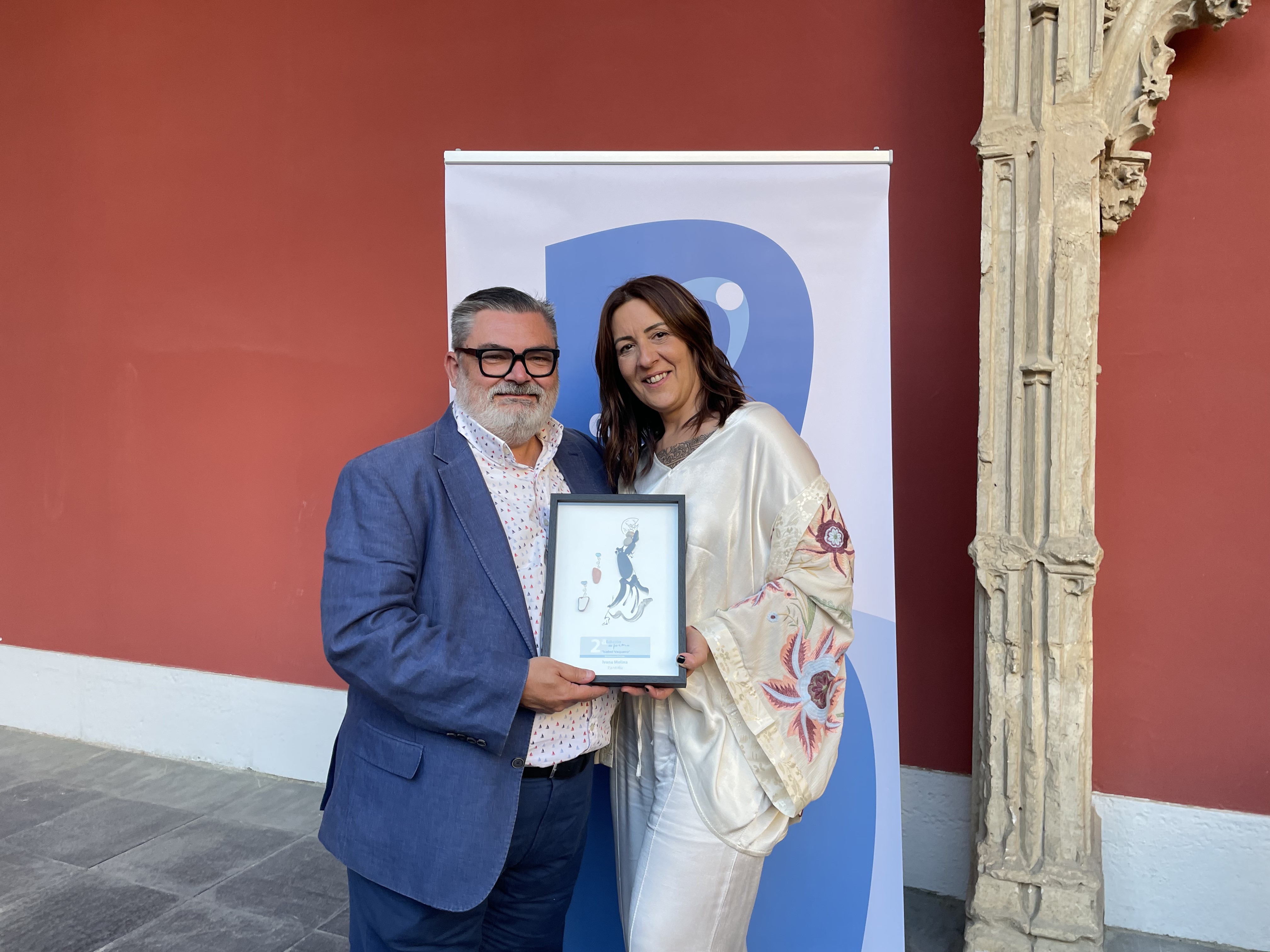 Ivana Molina recoge el premio Isabel Vaquero